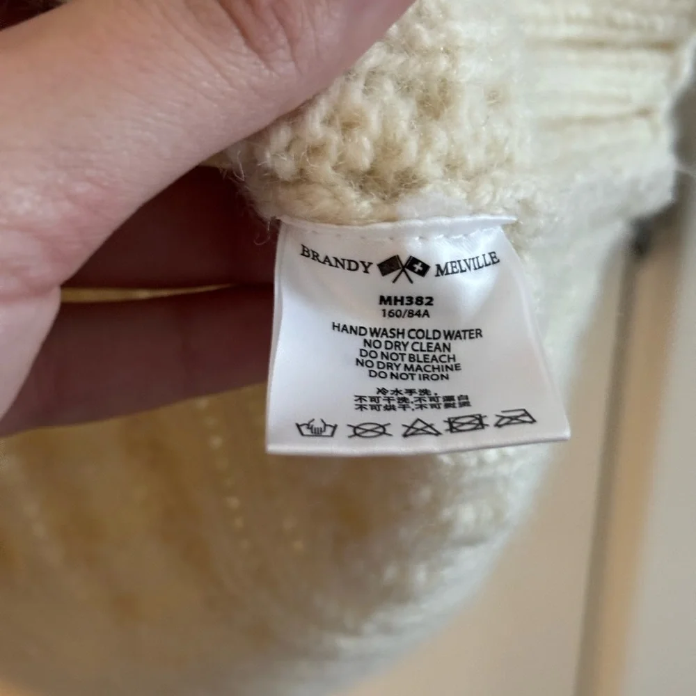 Brandy Melville Eva Heavy Wool Cable Knit Cardigan - Picture 6 of 8